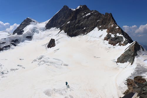 Photos gratuites de ciel bleu, couvert de neige, montagne