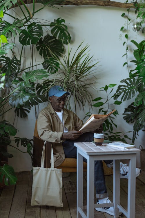 Free Photo of an Elderly Man Reading Newspaper Stock Photo