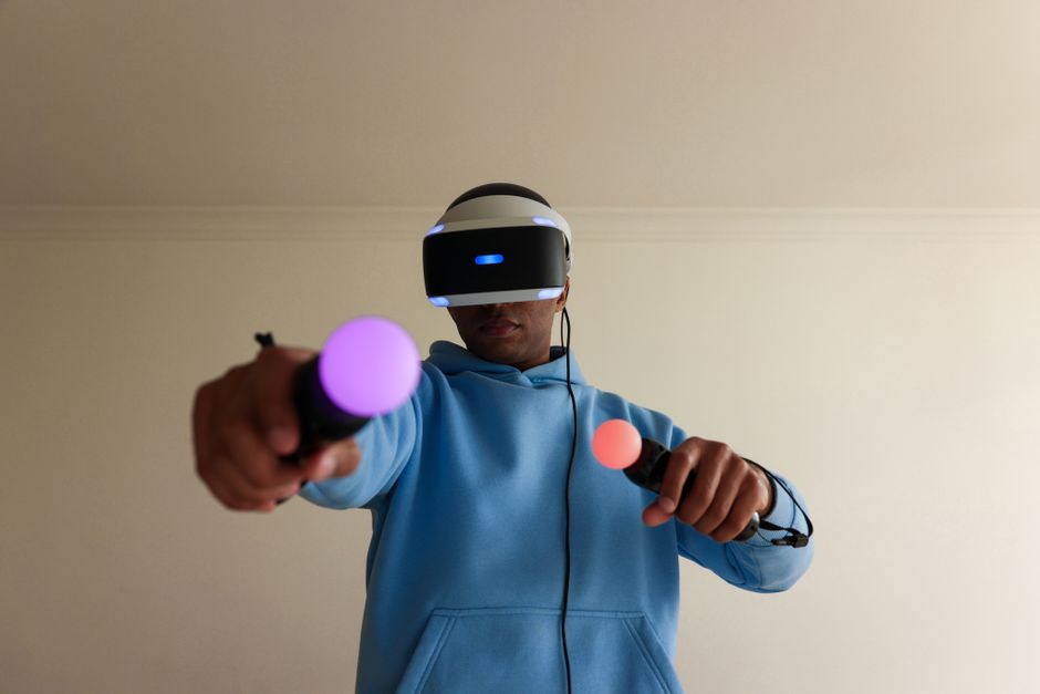 player interacting with a 3D puzzle in VR player interacting with a 3D puzzle in VR