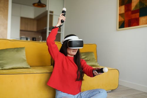 Free A Woman Playing Virtual Reality Stock Photo