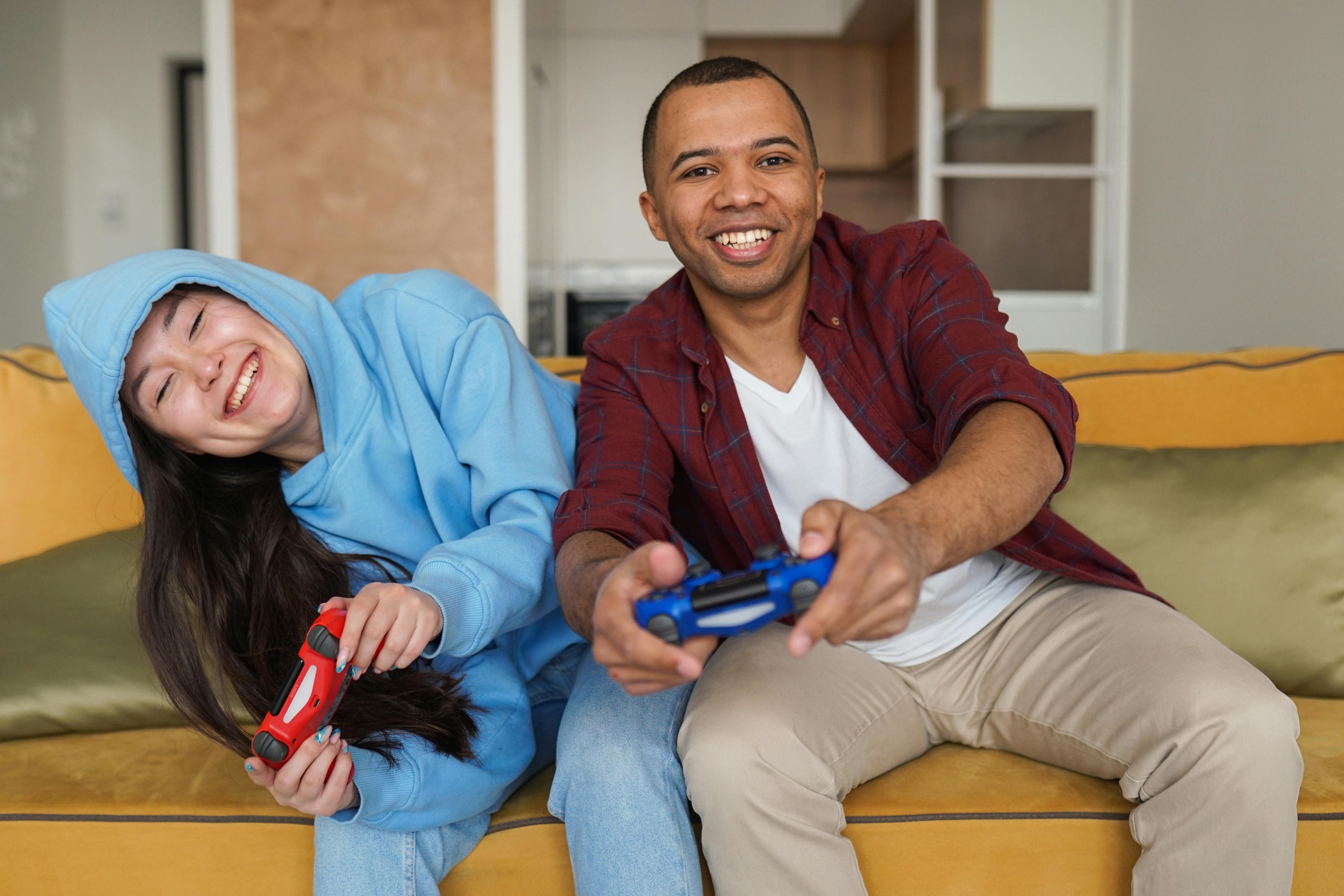 Free: International couple playing a video games Free Photo 