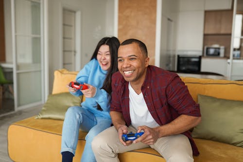 Free: International couple playing a video games Free Photo 