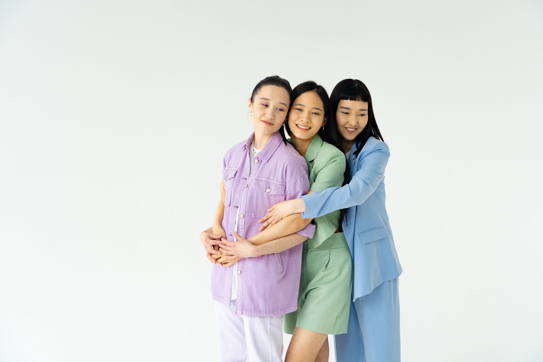 AI có thể vô tình tái tạo thiên vị từ dữ liệu, ảnh hưởng đến sự công bằng.