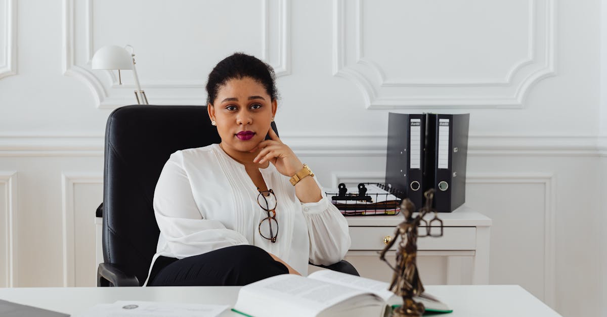 What does a criminal defense lawyer do