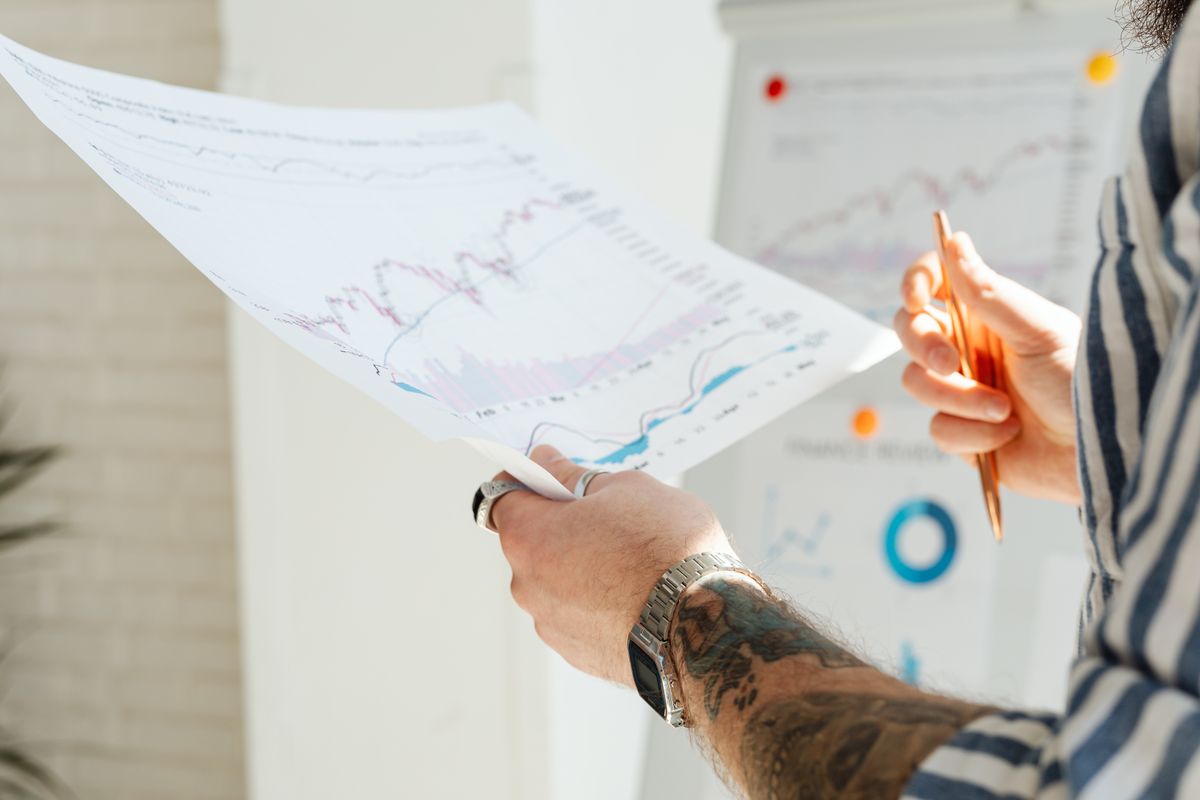 Stratégie IA de Meta : comment elle surpasse les analystes financiers