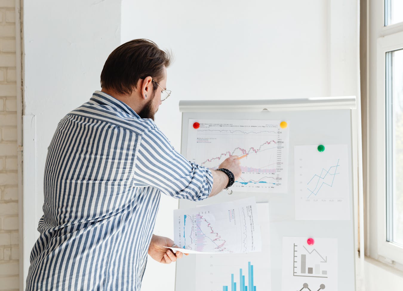 <h1>QUICK WINS<br /></h1><h1><em>Definimos acciones concretas de corto plazo para generar resultados rápidos.</em></h1>