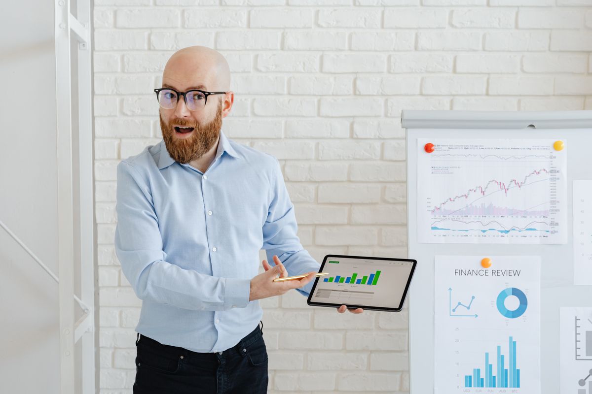 SEO WordPress et stratégie média face aux défis financiers d'OpenAI