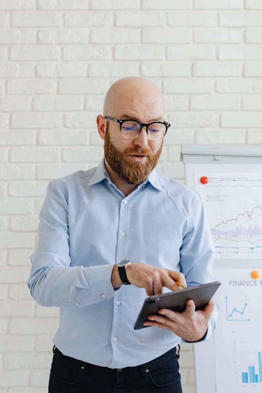 Investor using platform
