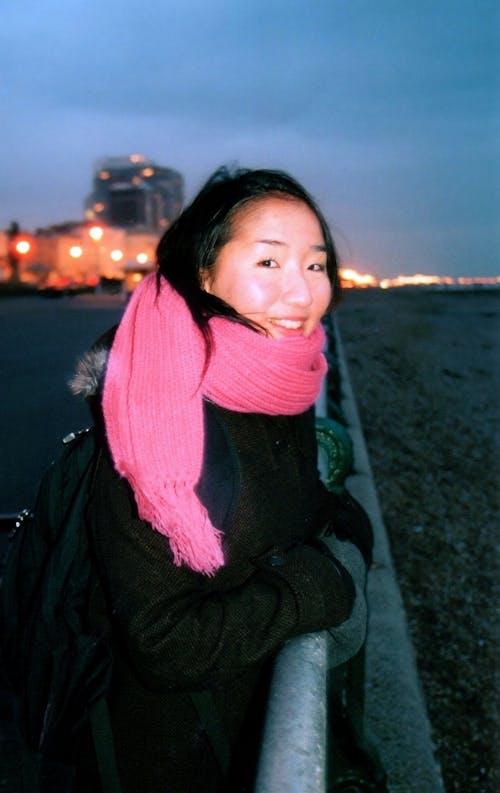Základová fotografie zdarma na téma asiatka, černá bunda, chladné počasí