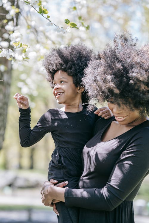 Základová fotografie zdarma na téma afro vlasy, afroameričané, černý oblek