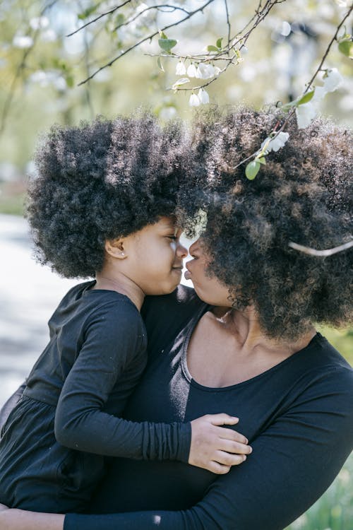 Základová fotografie zdarma na téma afro vlasy, afroameričané, černý oblek