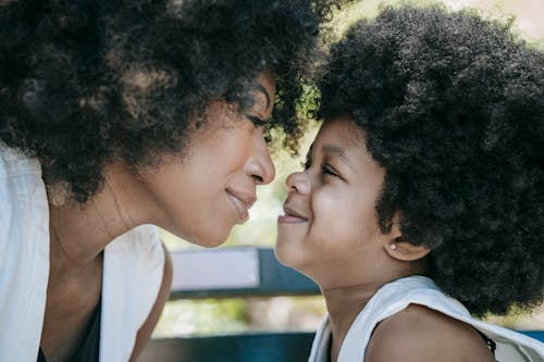 Δωρεάν στοκ φωτογραφιών με afro μαλλιά, αγάπη, ανατροφή παιδιών Φωτογραφία από στοκ φωτογραφιών
