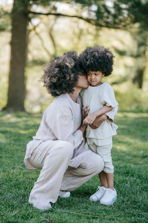 Základová fotografie zdarma na téma afro vlasy, afroameričané, dcera