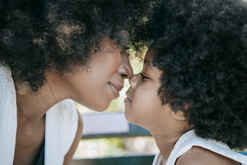 Free Close-Up Photography of a Mother and Child with Afro Hair Stock Photo