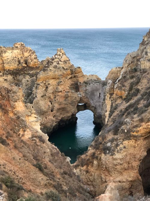 Free Stunning natural arch formation along the Algarve coast, perfect for travel enthusiasts. Stock Photo