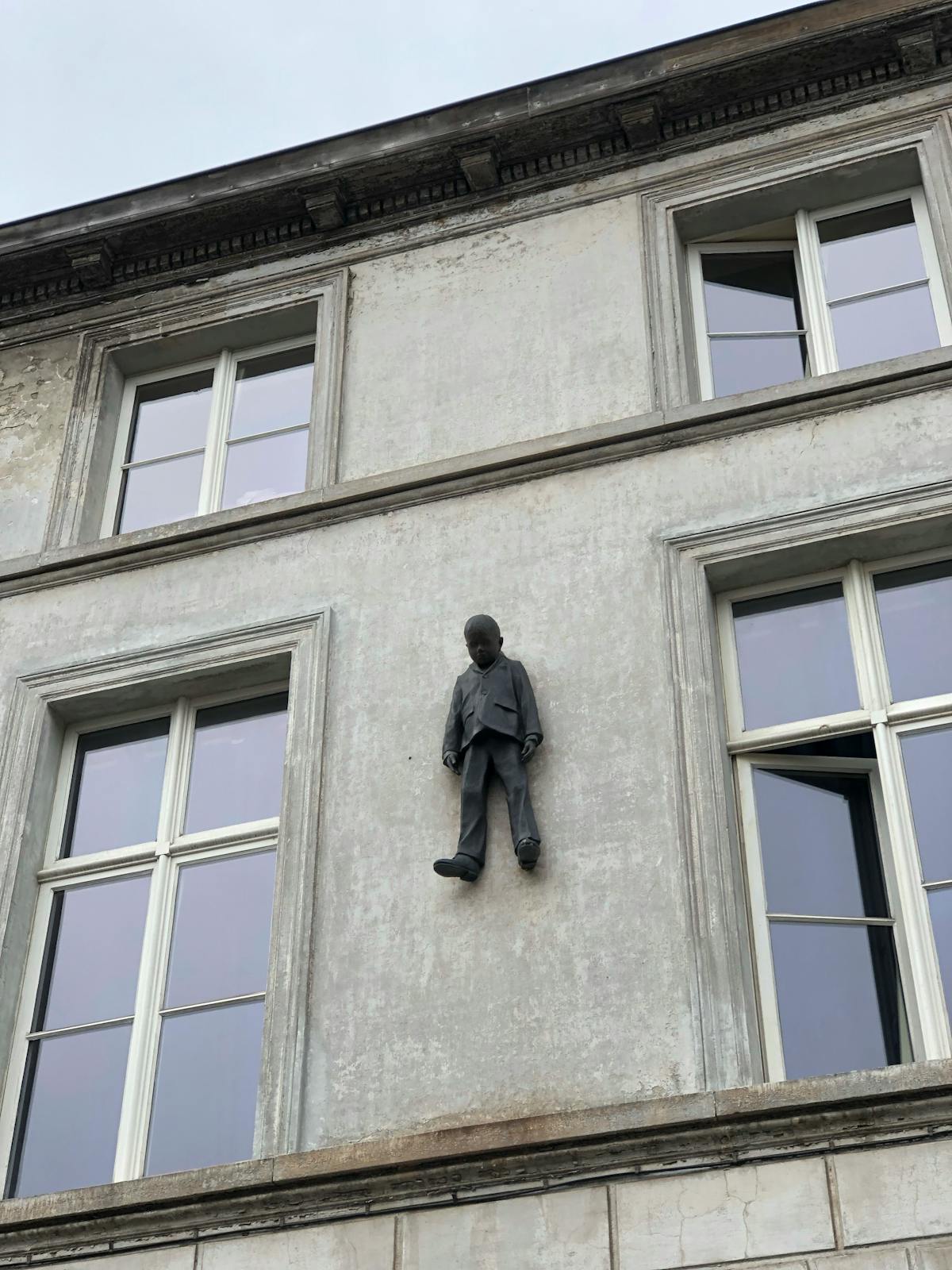 Mixed reality headset placed on a desk next to accessories like controller, case, and cables
