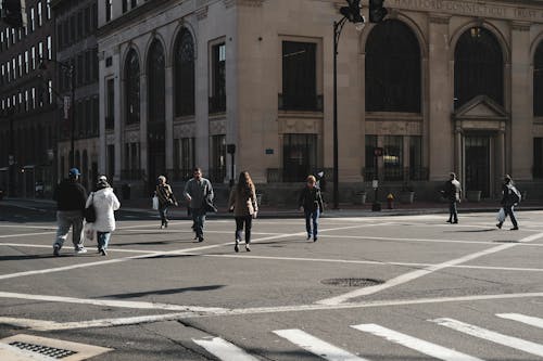 Δωρεάν στοκ φωτογραφιών με Άνθρωποι, διάβαση, δρόμος