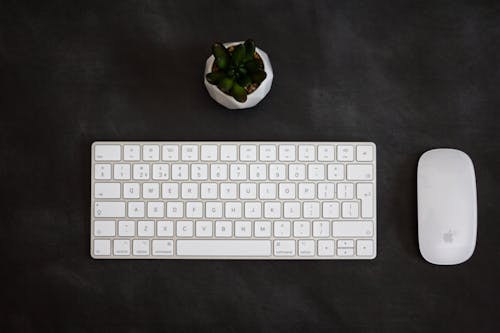 Kostnadsfri bild av mus, svart bakgrund, tangentbord