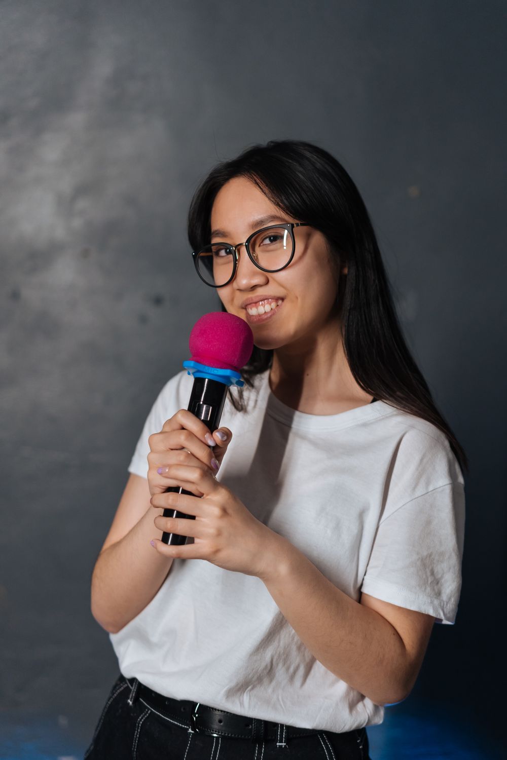 Priya Nair performing stand-up with a microphone