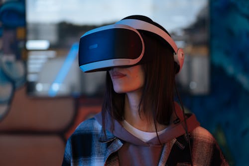 Free Woman Wearing A Virtual Reality Headset Stock Photo