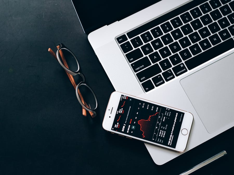 How can a beginner start digital marketing?