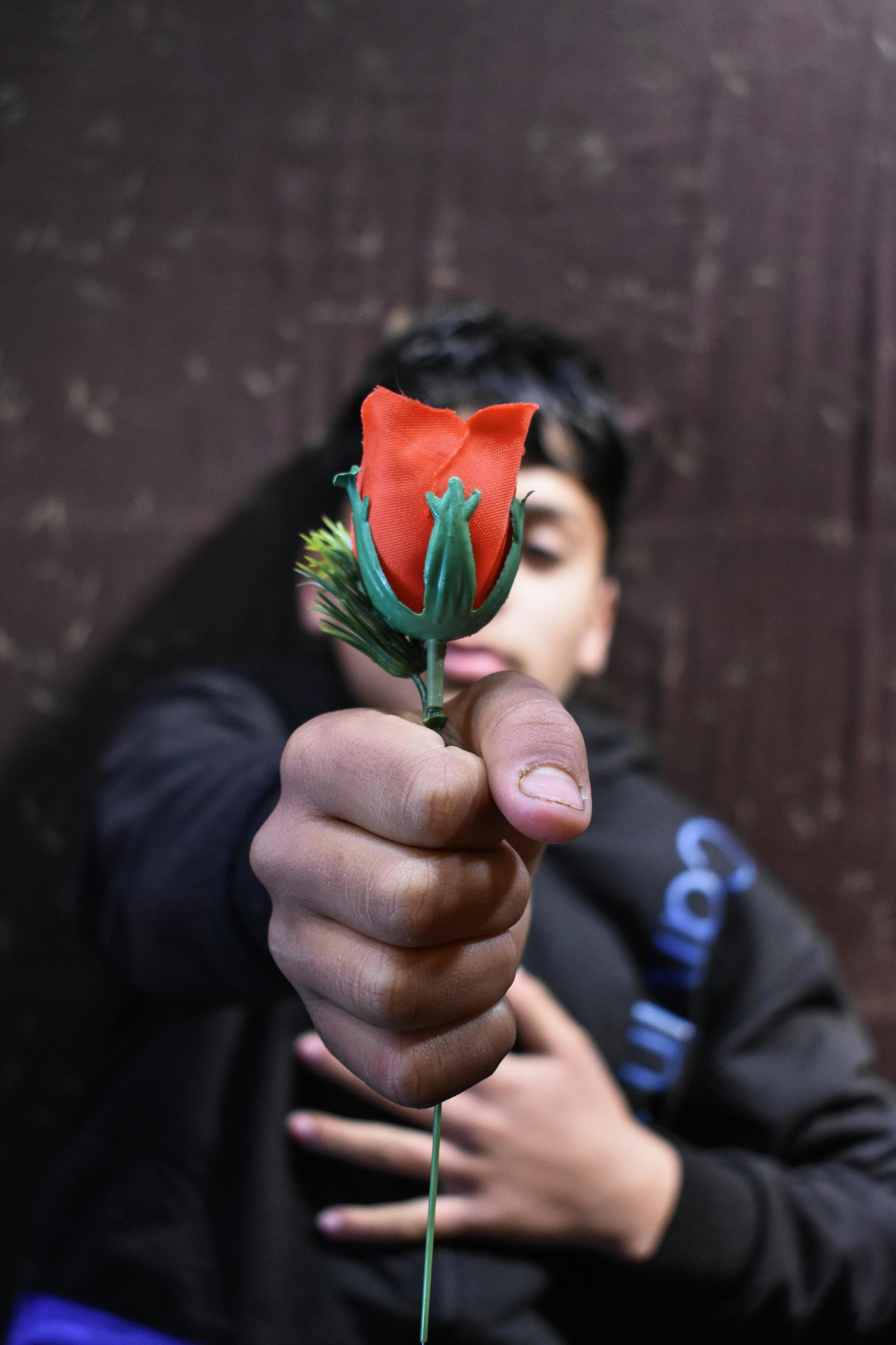 Person filming a TikTok-style UGC video ad for a dropshipping gadget on a smartphone