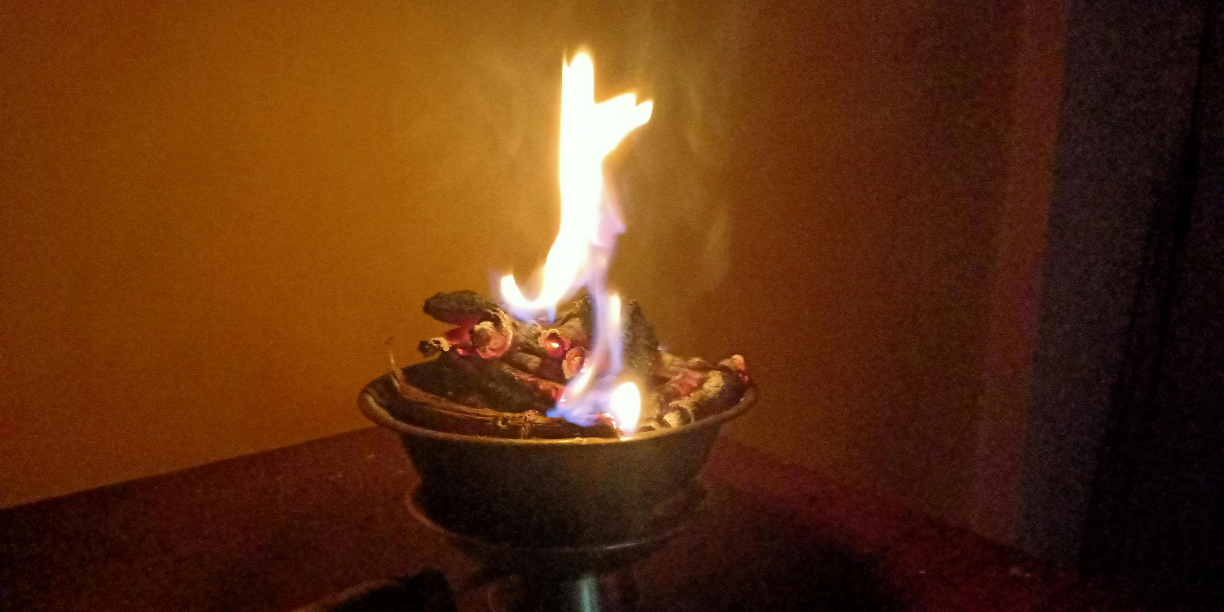 Image of a doctor explaining x-ray to a patient