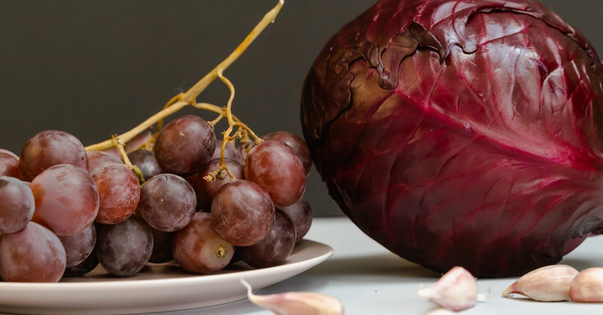 How to peel garlic cloves fast