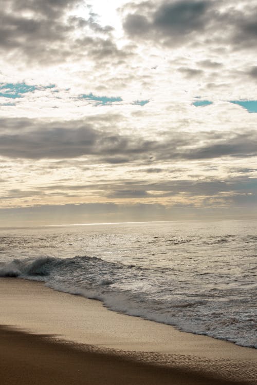 Kostenloses Stock Foto zu blaues wasser, praia, strand