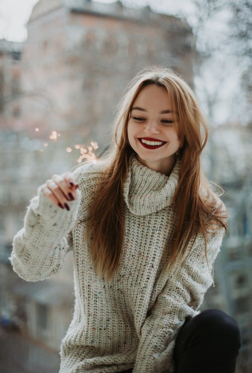 Free Woman Wears White Knit Turtleneck Long-sleeved Shirt With Blonde Hair Stock Photo