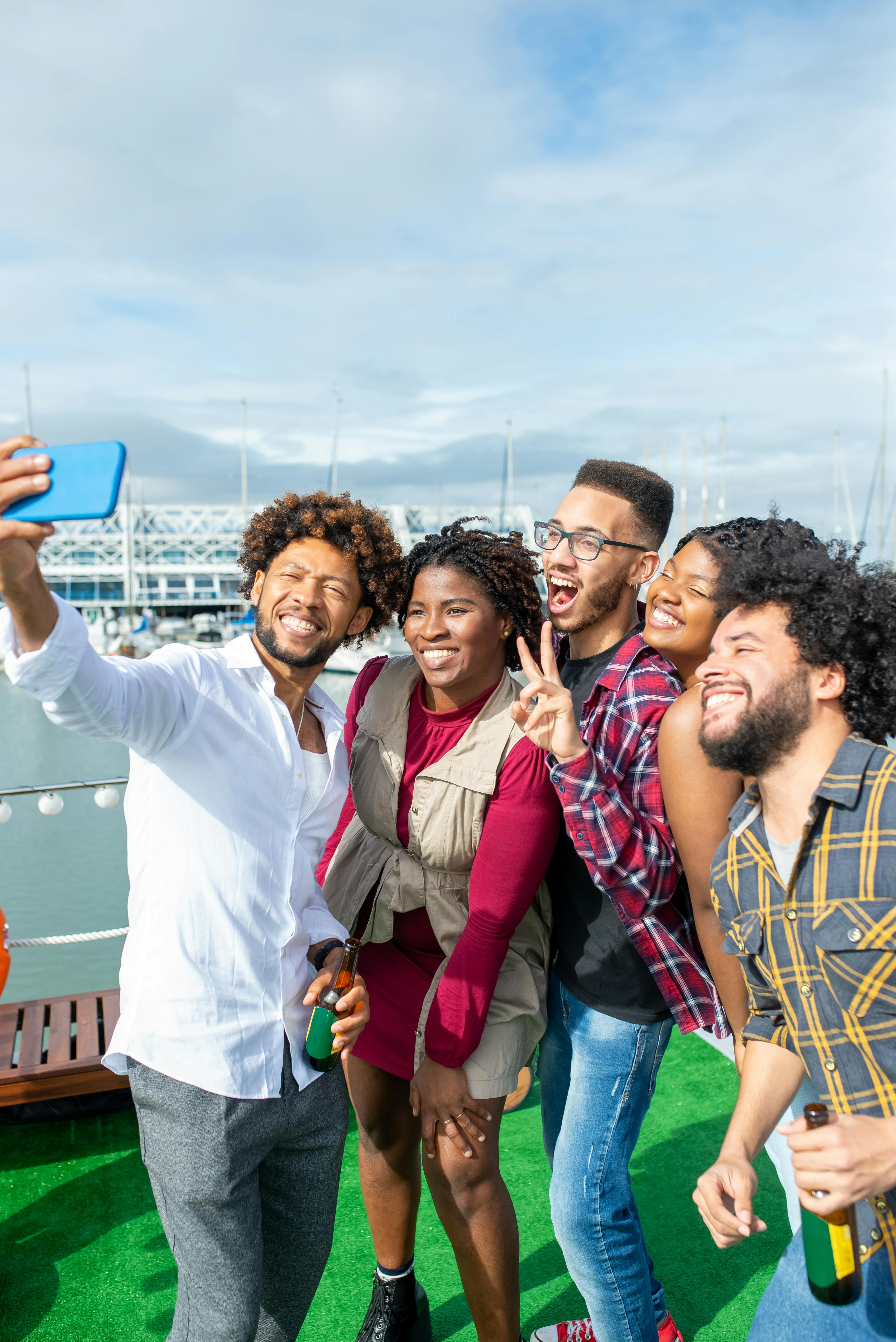 groufie of friends using a cellphone