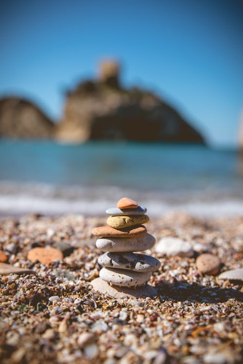 Ilmainen kuvapankkikuva tunnisteilla hiekkaranta, kivet, kivet tasapainossa Kuvapankkikuva