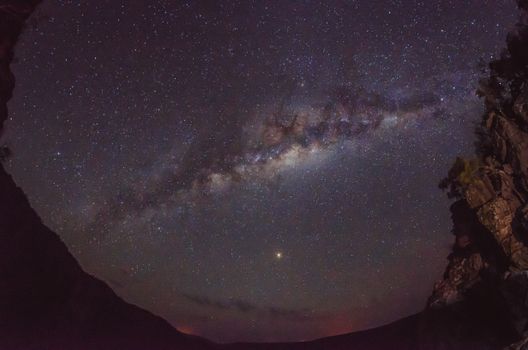 Breathtaking Milky Way view from São Jorge Canyon in Goiás, a stargazer's paradise.