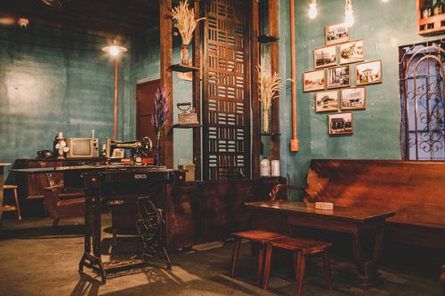 Free A warm, vintage-themed room with an old sewing machine and retro furnishings, perfect for nostalgic decor. Stock Photo