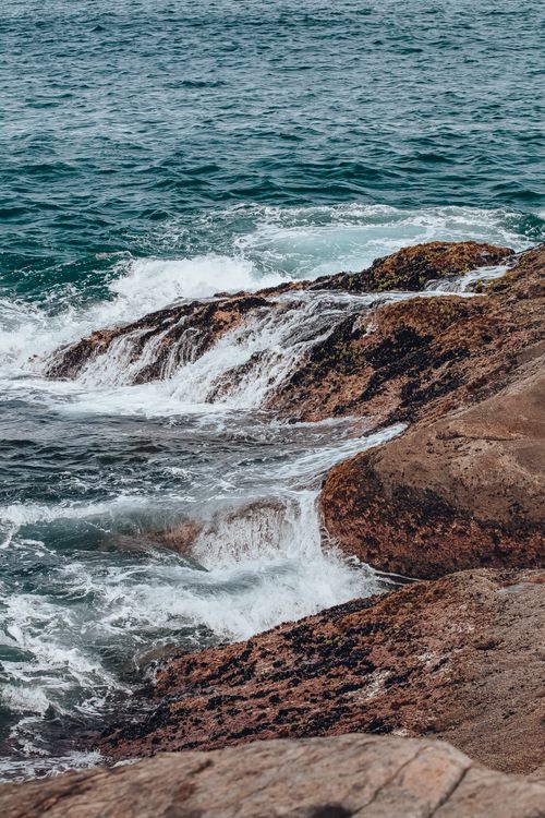 Free A stunning view of waves crashing against a rocky shore in Santa Catarina, Brazil. Stock Photo