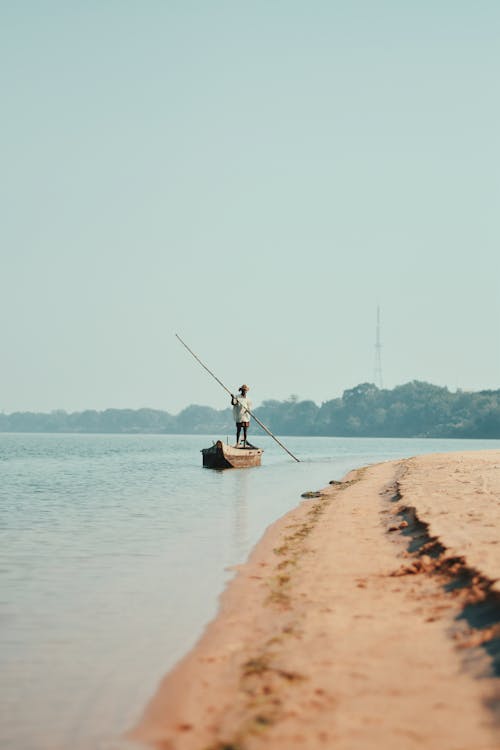 Základová fotografie zdarma na téma břeh řeky, člun, denní světlo