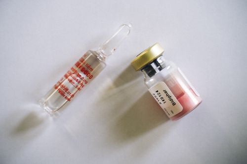 Free Top view of a medical ampoule and vial on a white background, perfect for healthcare themes. Stock Photo