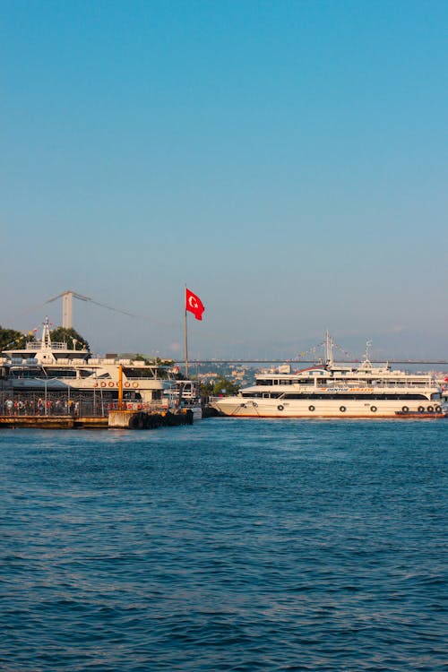 Bezpłatne Darmowe zdjęcie z galerii z flaga turecka, łódź, niebieski Zdjęcie z galerii