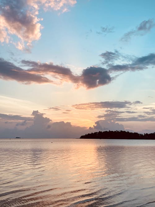 Immagine gratuita di cielo, lago, luce del sole