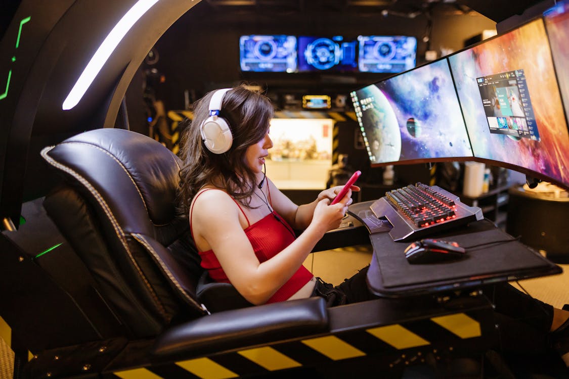 Free Woman Using Her Smartphone while Playing League of Legends Stock Photo