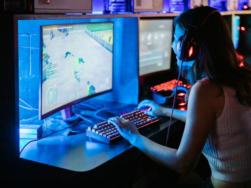 Action packed multiplayer battle royale gaming scene with intense combat, strategic gameplay, and competitive team-based action in immersive 3D environment