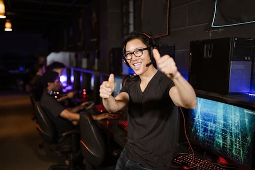 Free Man in Black Shirt Wearing Black Headphones while Smiling Stock Photo