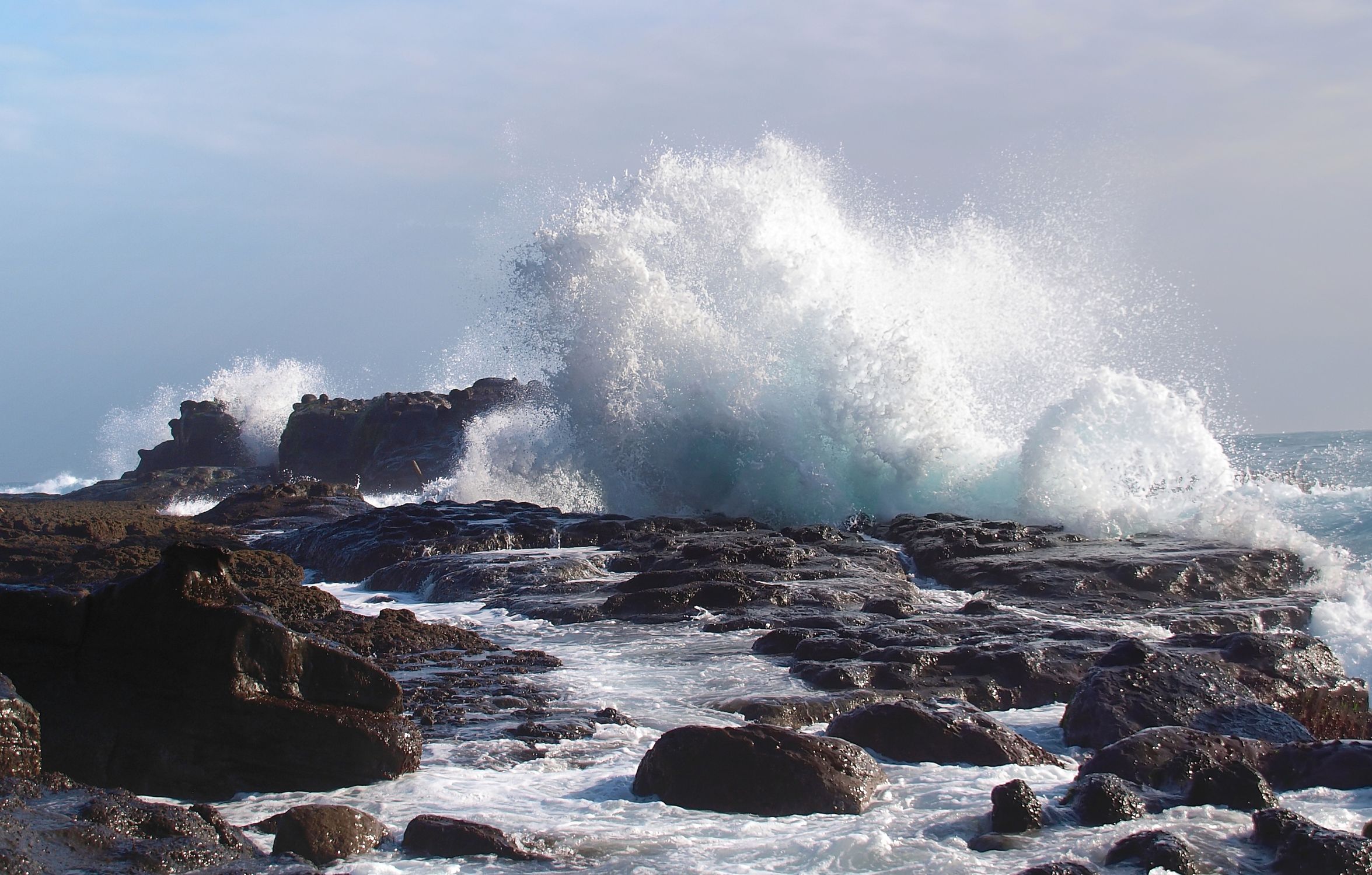 Ocean Waves Crashing on Rocky Shore · Free Stock Photo