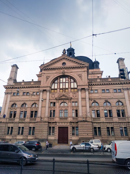 Fotobanka s bezplatnými fotkami na tému autá, betón, budova