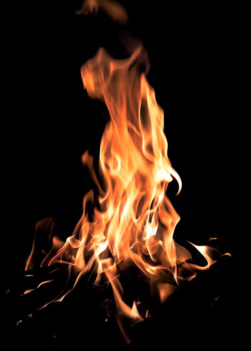 Free A vivid capture of a blazing campfire with fiery flames against a dark night backdrop. Stock Photo