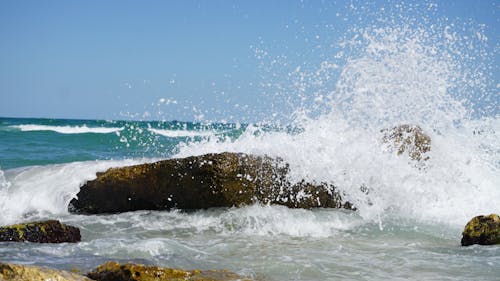 Free Photography of Sea Waves Under Blue Sky Stock Photo