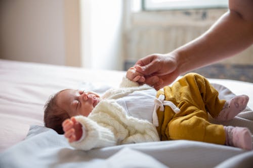 Free Close-Up Photo of an Adorable Newborn Lying on the Bed Stock Photo