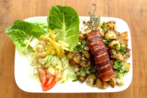 무료 고기와 야채 샐러드 스톡 사진