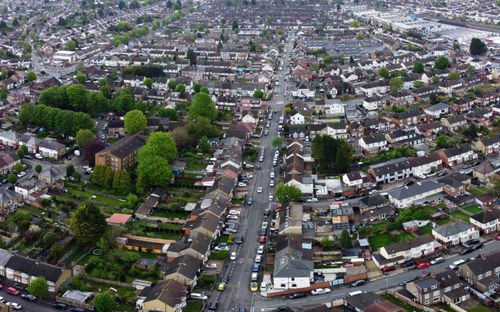 Free A drone-captured aerial view of the residential neighborhood in Luton, England, showcasing urban and landscape balance. Stock Photo