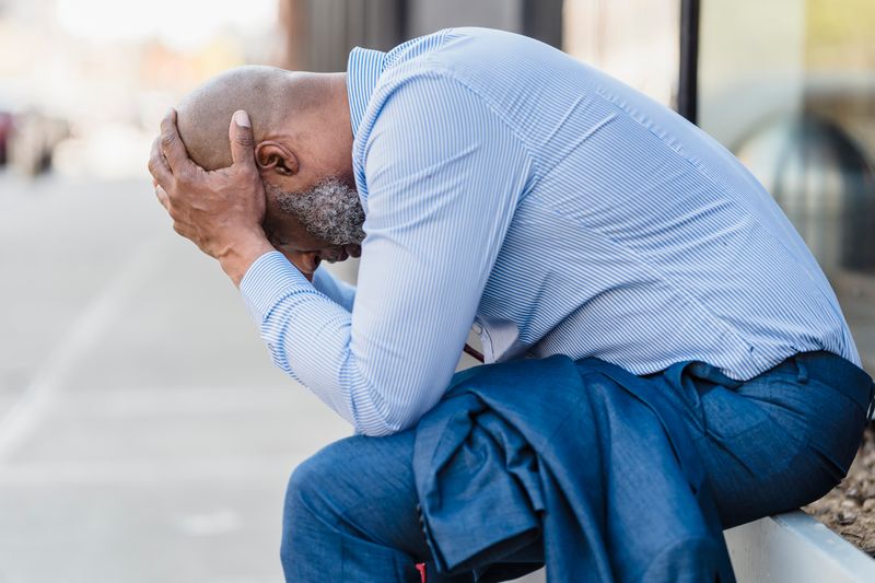 Homme stressé au travail